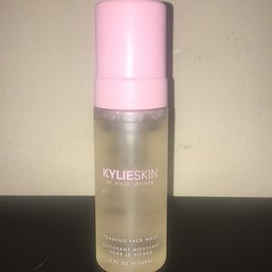 Kylie skin foaming face wash